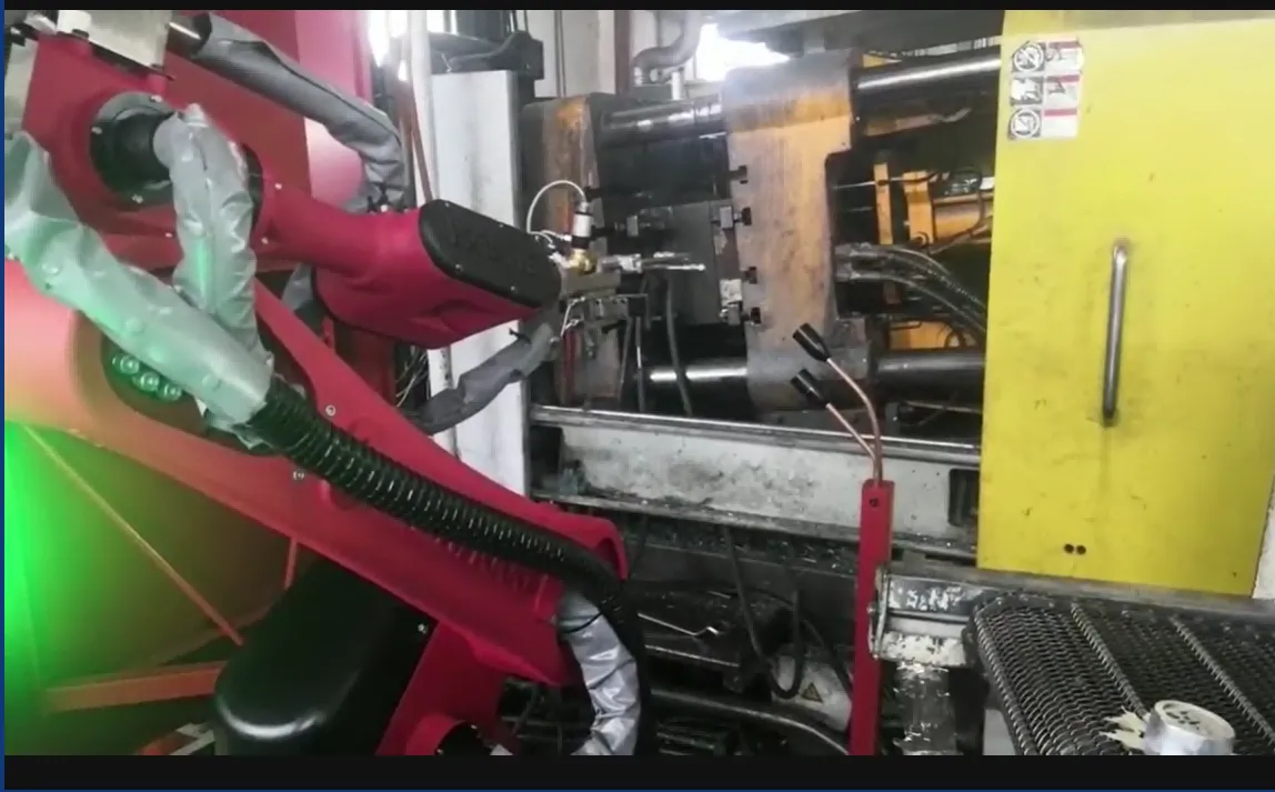 six axis robot used in die-casting industry six axis robot used in die-casting industry